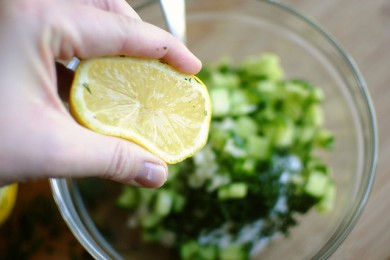 Греческий хлеб пита с курицей и приправами - приготовление