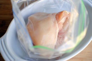 Греческий хлеб пита с курицей и приправами - приготовление