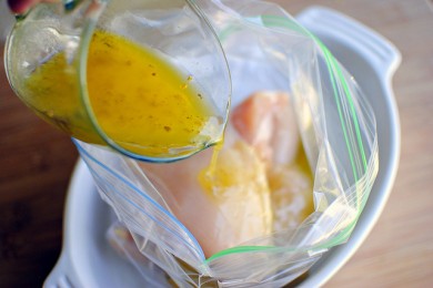 Греческий хлеб пита с курицей и приправами - приготовление