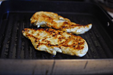 Греческий хлеб пита с курицей и приправами - приготовление