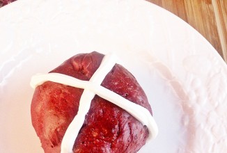 Красные дрожжевые булочки