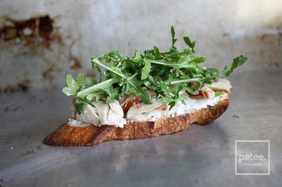 Кростини с копченым лососем - Шаг 9