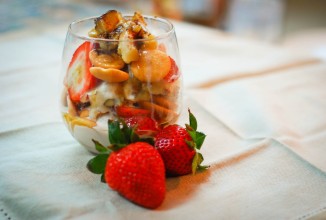 Жареные бананы Парфэ в ромовом соусе