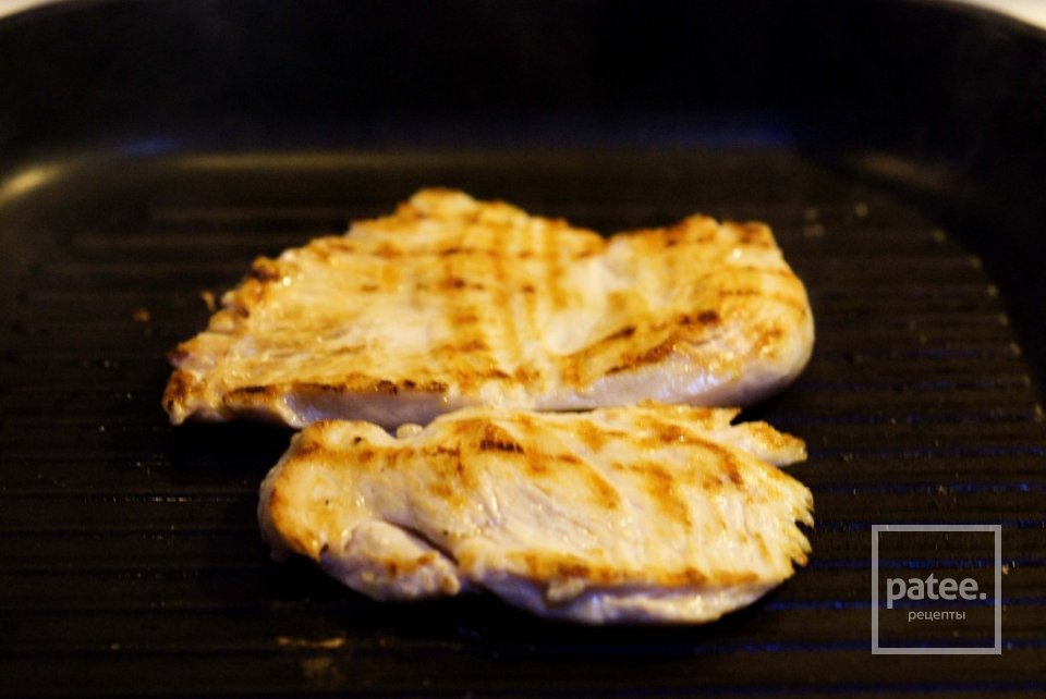 Летний салат с манго и курицей-гриль - Шаг 1