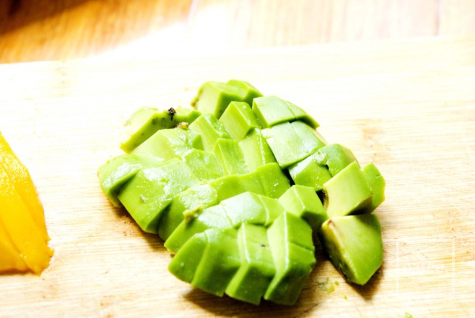 Летний салат с манго и курицей-гриль - Шаг 4