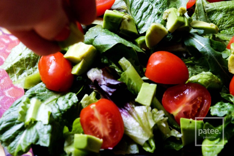 Летний салат с манго и курицей-гриль - Шаг 7