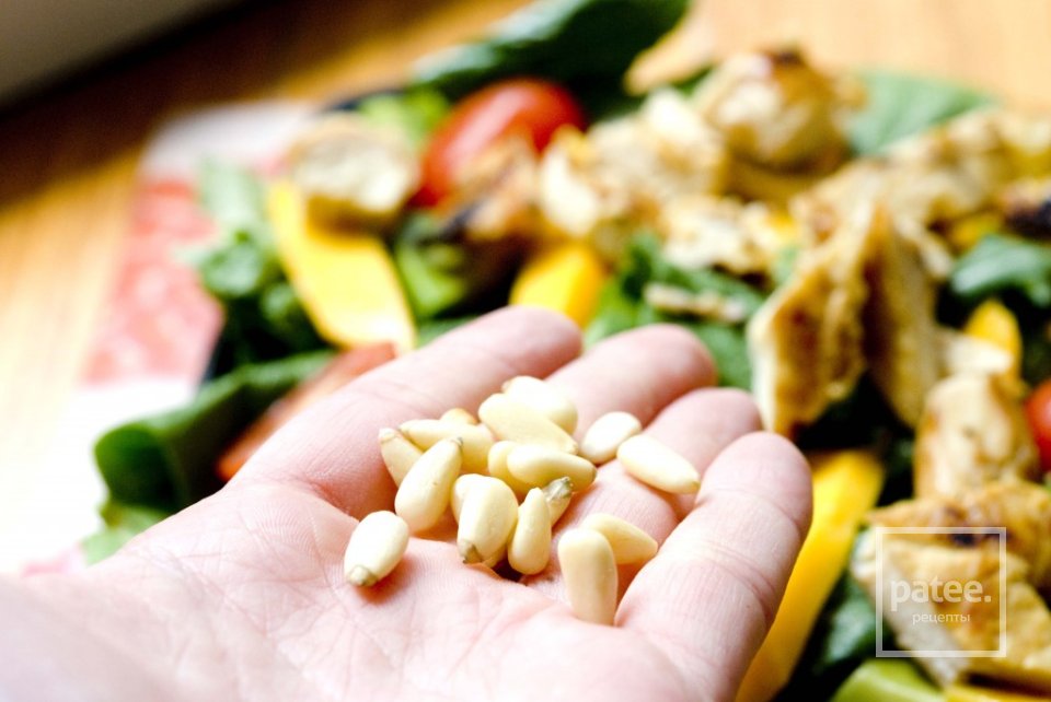 Летний салат с манго и курицей-гриль - Шаг 9