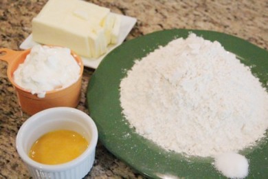 Свино-говяжие колбаски в тесте - приготовление