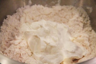 Свино-говяжие колбаски в тесте - приготовление