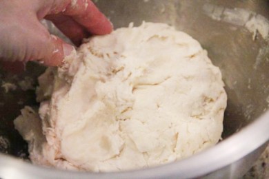 Свино-говяжие колбаски в тесте - приготовление