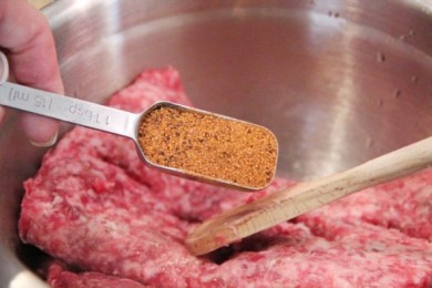 Свино-говяжие колбаски в тесте - приготовление