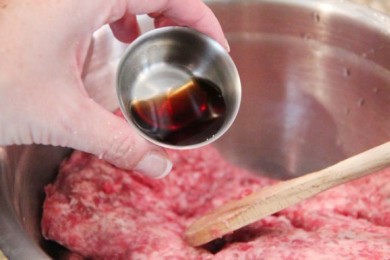 Свино-говяжие колбаски в тесте - приготовление