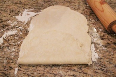 Свино-говяжие колбаски в тесте - приготовление