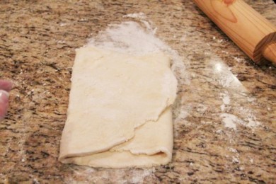 Свино-говяжие колбаски в тесте - приготовление