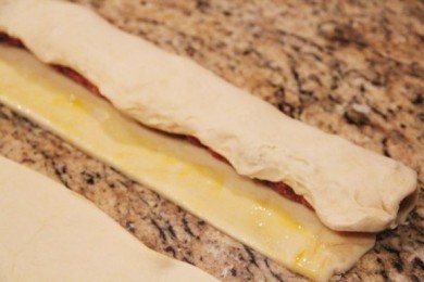 Свино-говяжие колбаски в тесте - приготовление