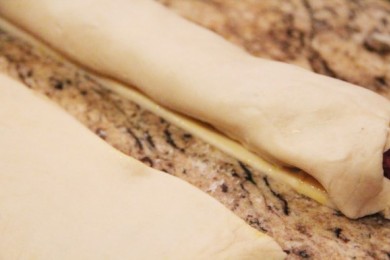 Свино-говяжие колбаски в тесте - приготовление