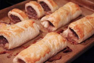 Свино-говяжие колбаски в тесте - приготовление