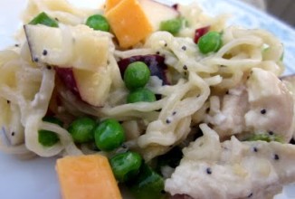 Салат из яблок и сыра Чеддер