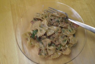 Паста с беконом и вялеными помидорами