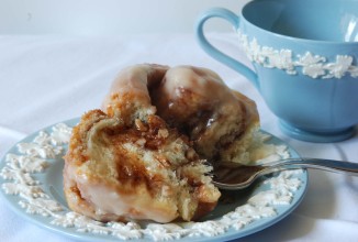 Роллы с корицей