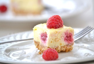 Кокосово-малиновый чизкейк