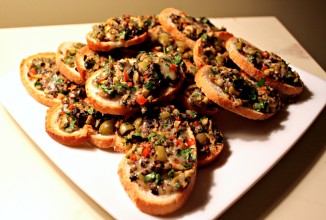 Кростини с оливками