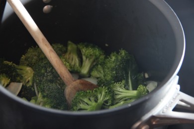 Песто из брокколи с киноа - приготовление