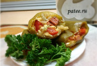Перец, фаршированный овощами с сыром и колбасой