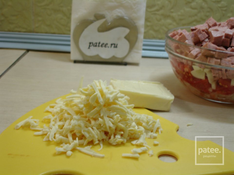 Перец, фаршированный овощами с сыром и колбасой - Шаг 6