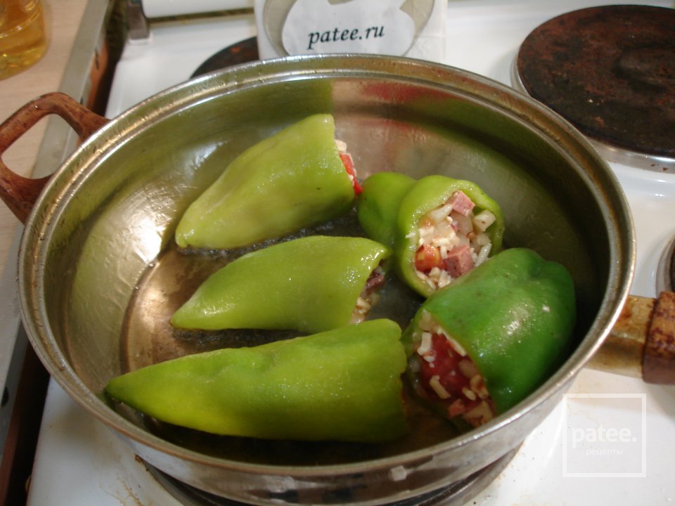 Перец, фаршированный овощами с сыром и колбасой - Шаг 8