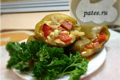 Перец, фаршированный овощами с сыром и колбасой - приготовление