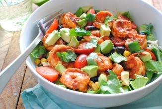 Салат из креветок и перца халапеньо