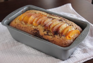 Хлеб с персиковым коблером