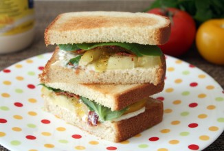 БЛТ: бекон, латук, томаты. Две версии сэндвичей