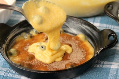 Кукурузный хлеб с черникой и корицей - приготовление