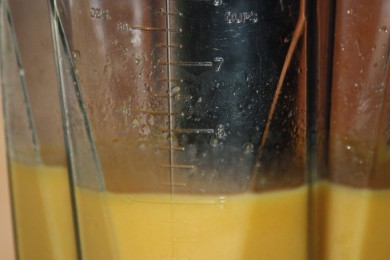 Чернично-манговые смузи - приготовление