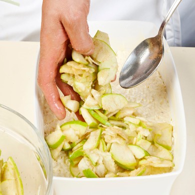 Рисовая запеканка с яблоками и белковым кремом - Шаг 4