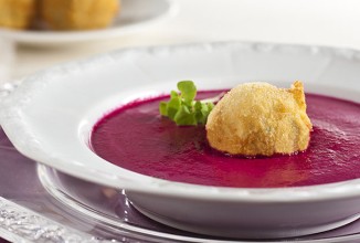 Свекольный суп с рисовыми тефтельками