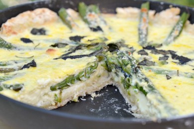 Пирог со спаржей в сковороде - приготовление