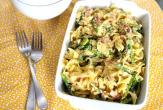 Паста карбонара со спаржей и беконом