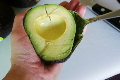 Гуакамоле с чесноком - приготовление