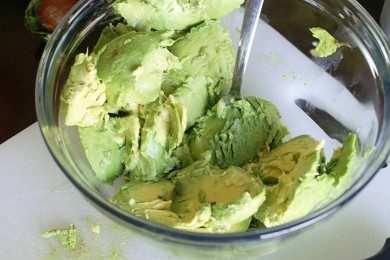 Гуакамоле с чесноком - приготовление