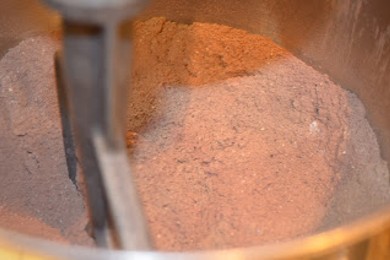 Шоколадные кексы с начинкой - приготовление