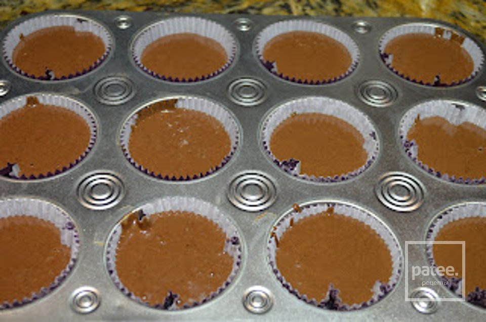 Шоколадные кексы с начинкой - Шаг 4