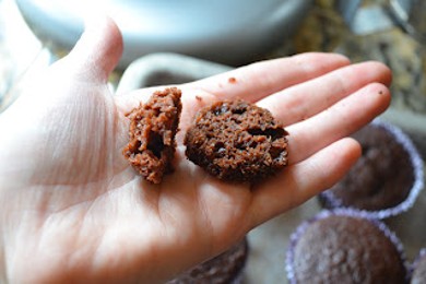 Шоколадные кексы с начинкой - приготовление