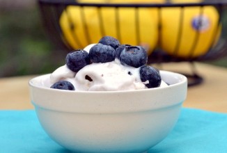 Лимонно-черничное мороженое