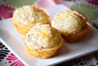 Маффины с чеддером и беконом