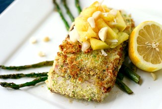 Рыба махи махи с макадамией и сальсой