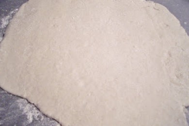 Пирожки с моцареллой и пепперони - приготовление