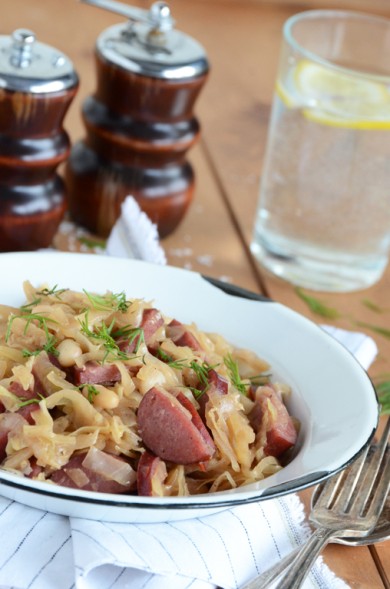 Колбаса с капустой и фасолью - Шаг 4